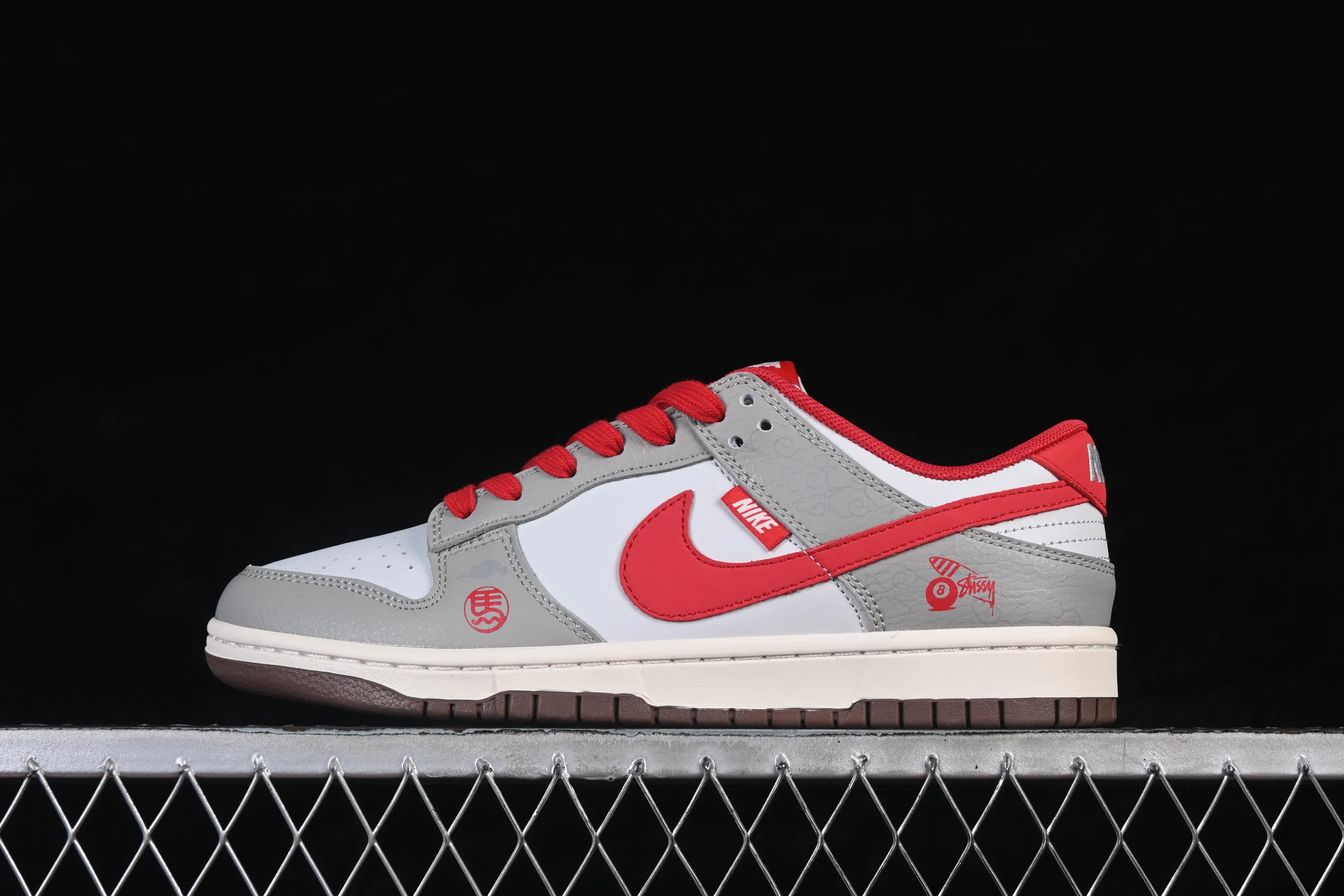 All categories Nk SB Dunk Series Nk SB Dunk Low High-end customized low-top sneakers Nike SB Dunk Low Limited to the Year of the Horse High-end customized low-top casual skateboard shoes QW5288-109